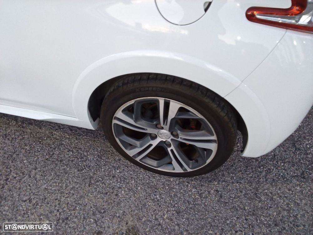 Peugeot 208 1.6 THP GTi - 11