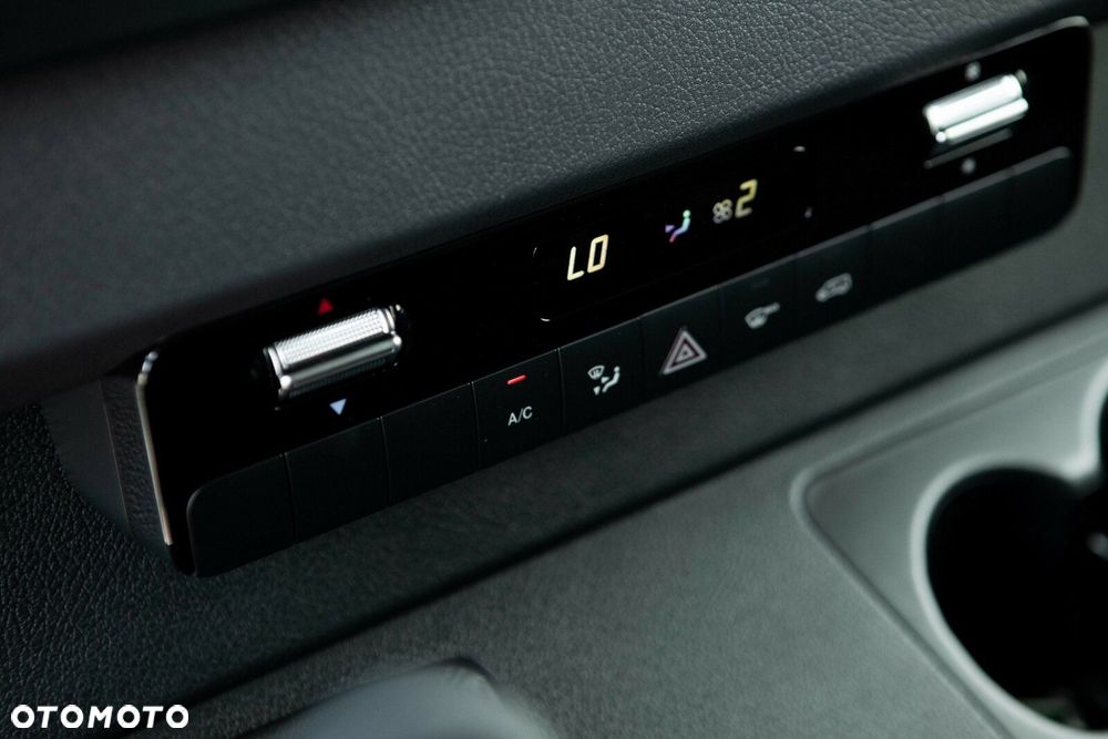 Mercedes-Benz Sprinter - 24