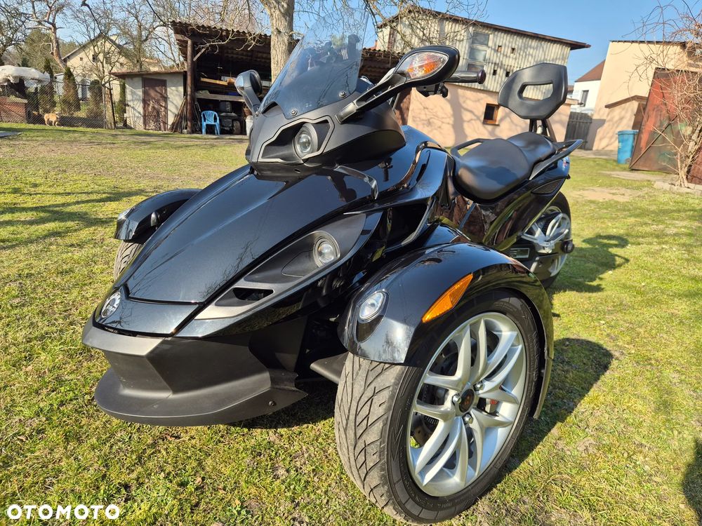 Can-Am Spyder - 12