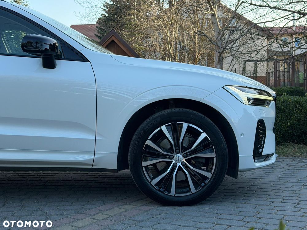 Volvo XC 60 B5 D AWD Ultimate Dark - 23