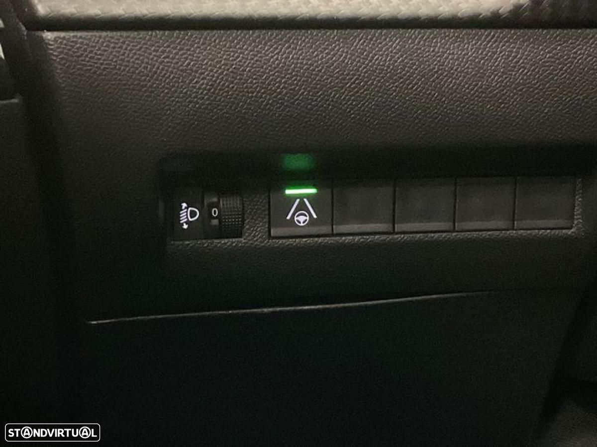 Peugeot 2008 1.2 PureTech Allure EAT8 - 8