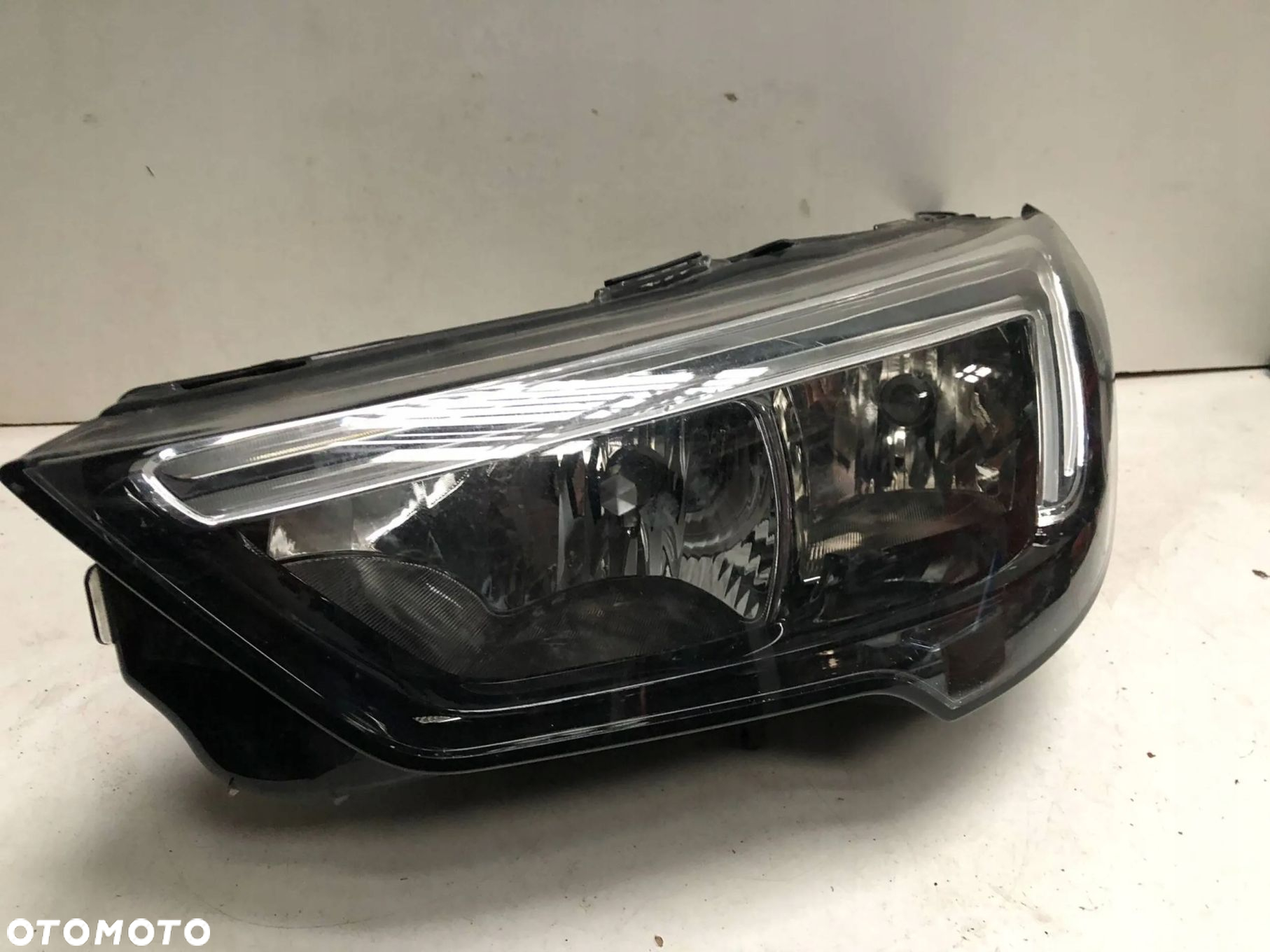 Reflektor lewy Opel Crossland X 2020 - 2
