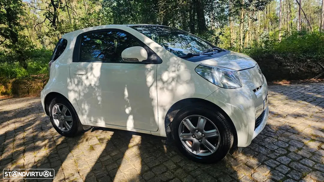 Toyota iQ 1.0 VVT-i Essential+AC - 11