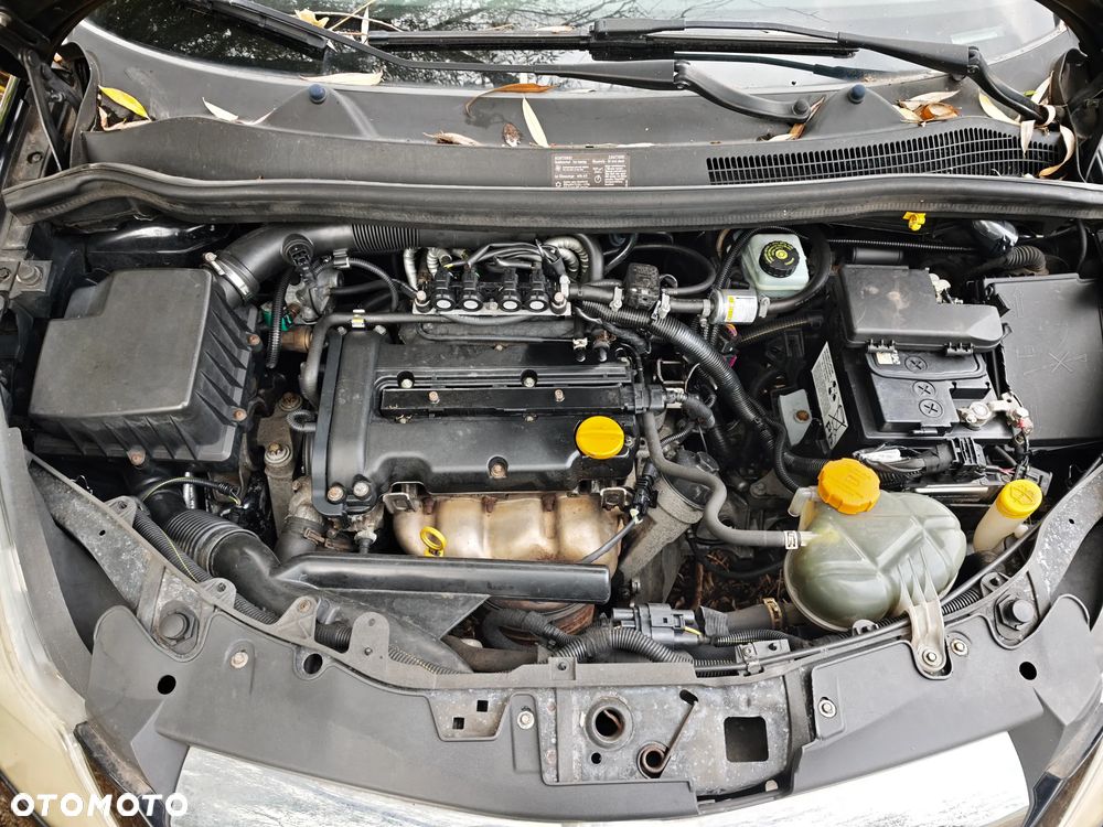 Opel Corsa 1.2 16V - 12