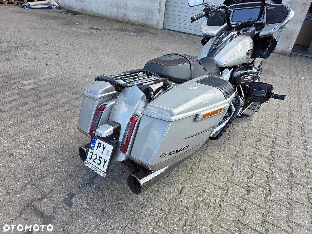 Harley-Davidson CVO Street Glide - 11