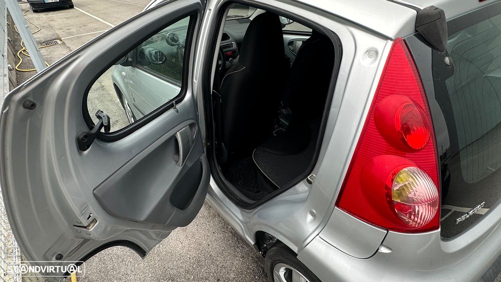 Peugeot 107 1.0 Black&Silver - 10