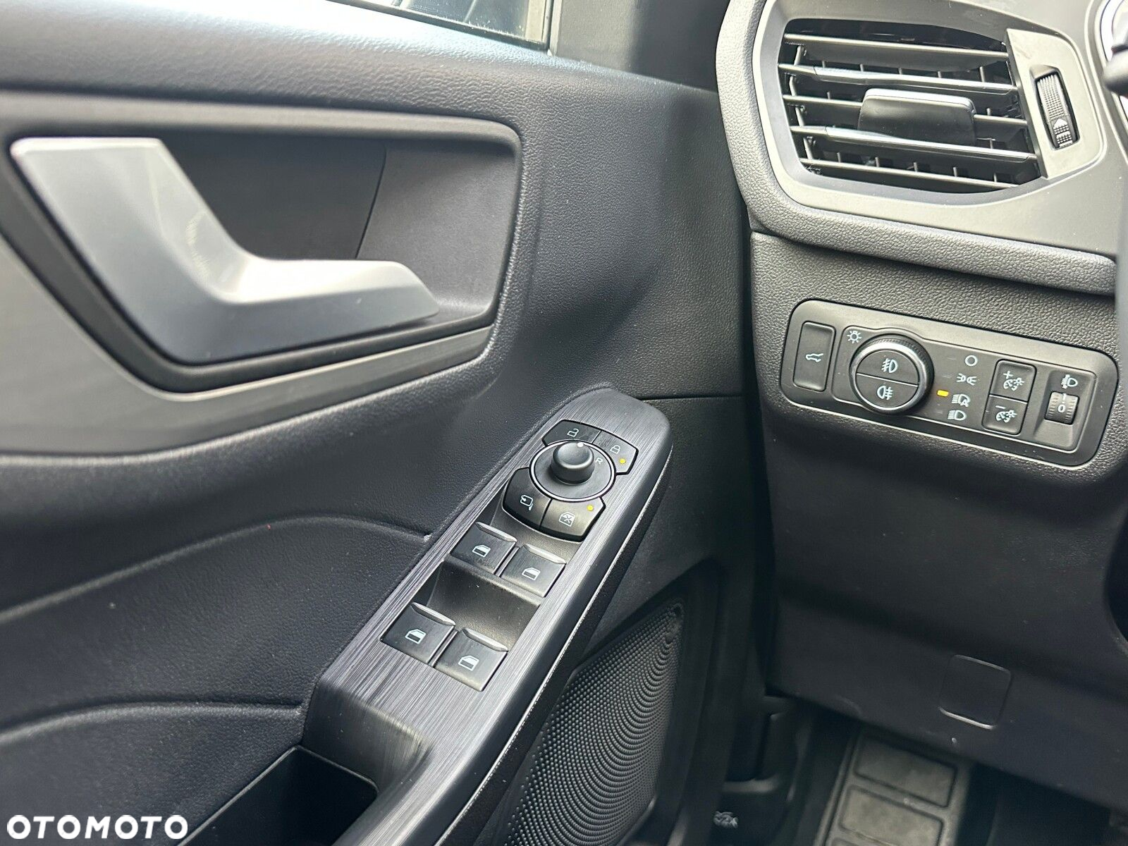 Ford Kuga 1.5 EcoBoost FWD Titanium X - 23