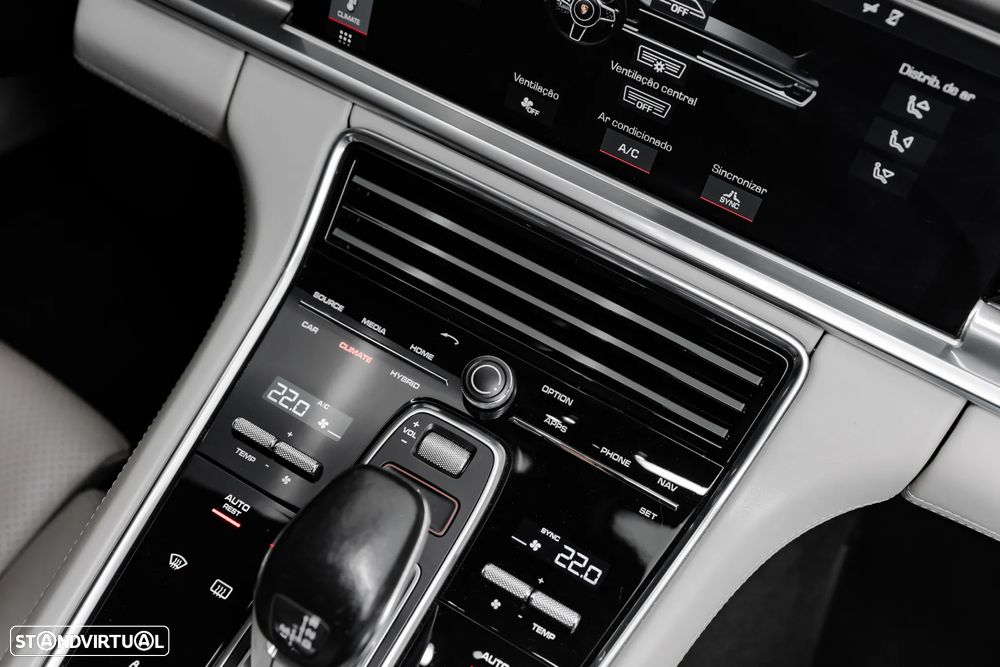 Porsche Panamera Sport Turismo 4 E-Hybrid - 24