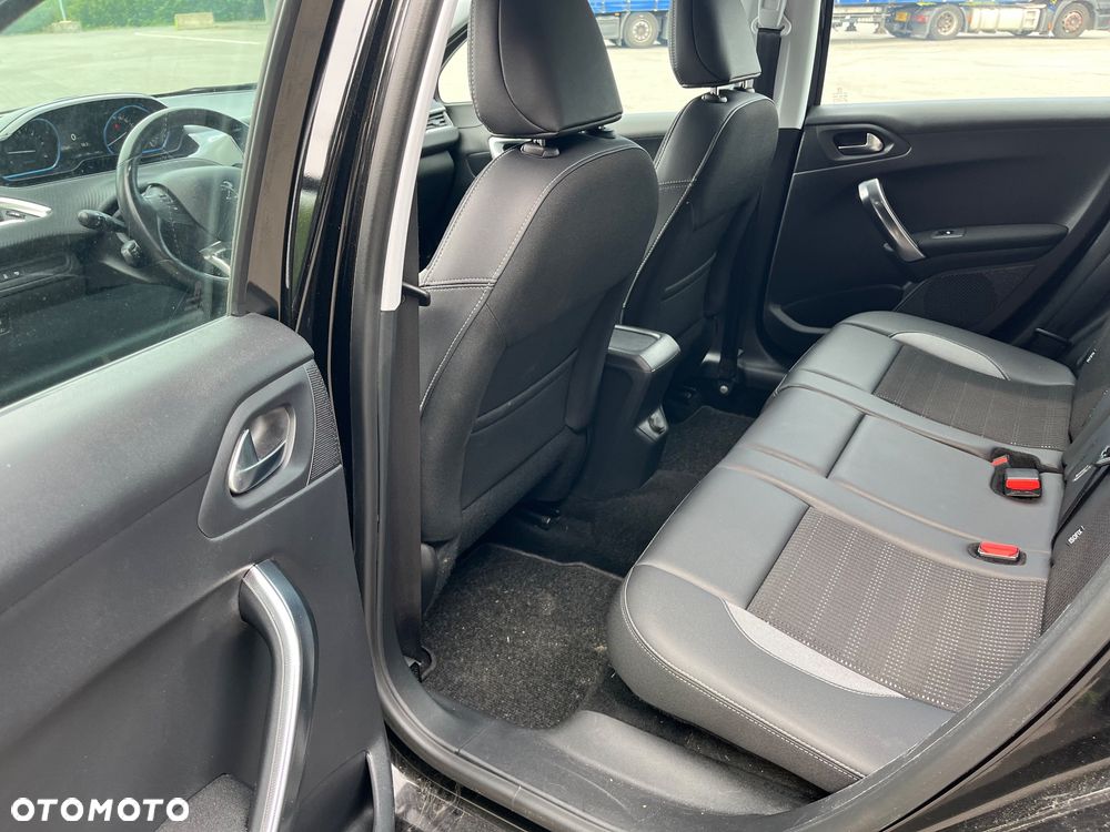 Peugeot 2008 BlueHDi FAP 120 STOP & START Allure - 25