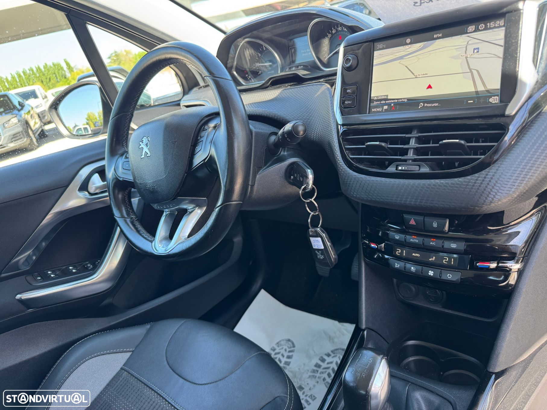 Peugeot 2008 1.2 PureTech Allure - 10