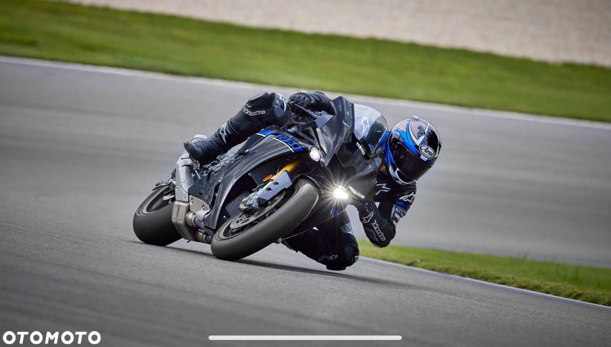 Yamaha R1 - 1