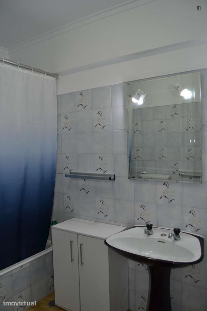 Quarto - localizado em Benfica Lisbon - Grande imagem: 3/34