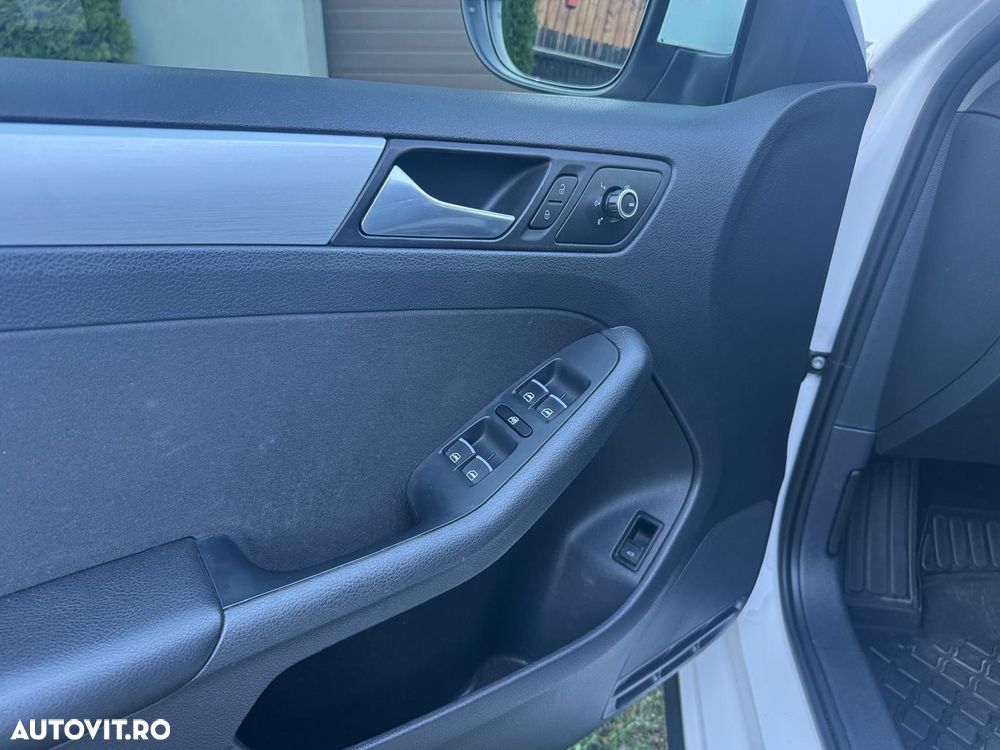 Volkswagen Jetta - 5