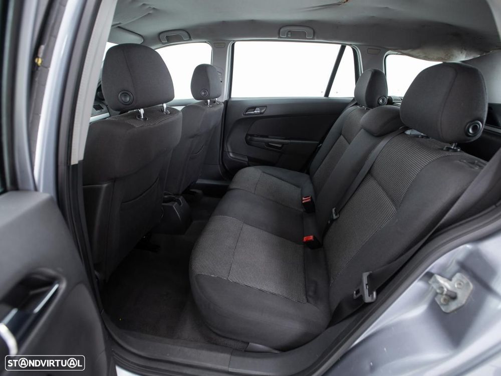 Opel Astra Sports Tourer - 10