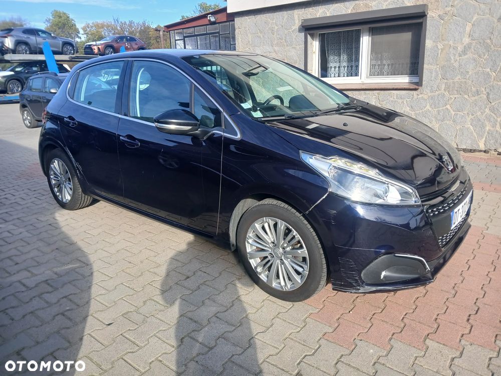 Peugeot 208 2015 photo 3