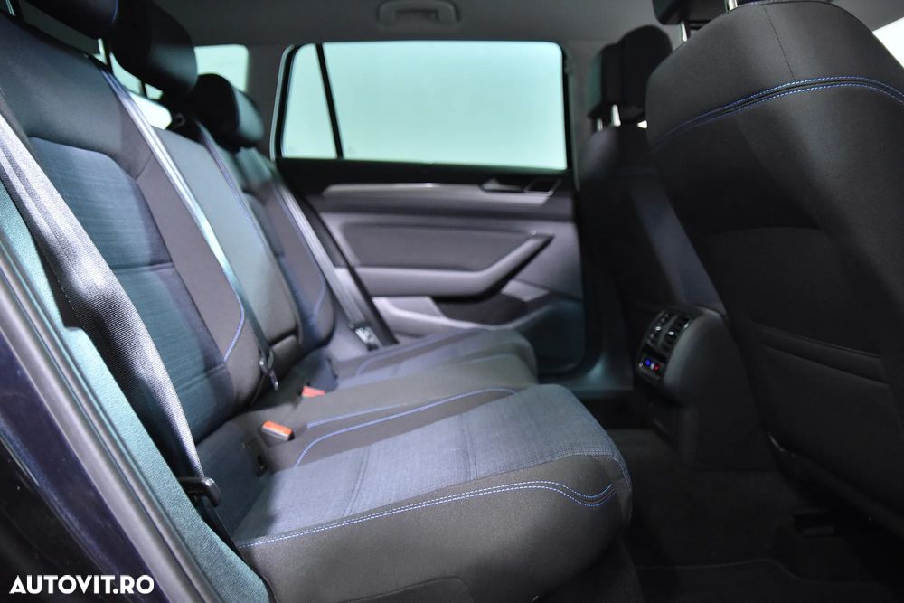 Volkswagen Passat - 12