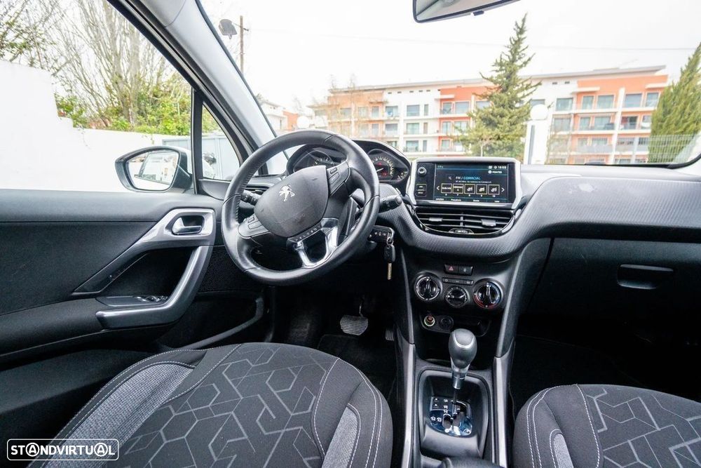 Peugeot 2008 PureTech 110 GPF Stop&Start EAT6 Signature - 12
