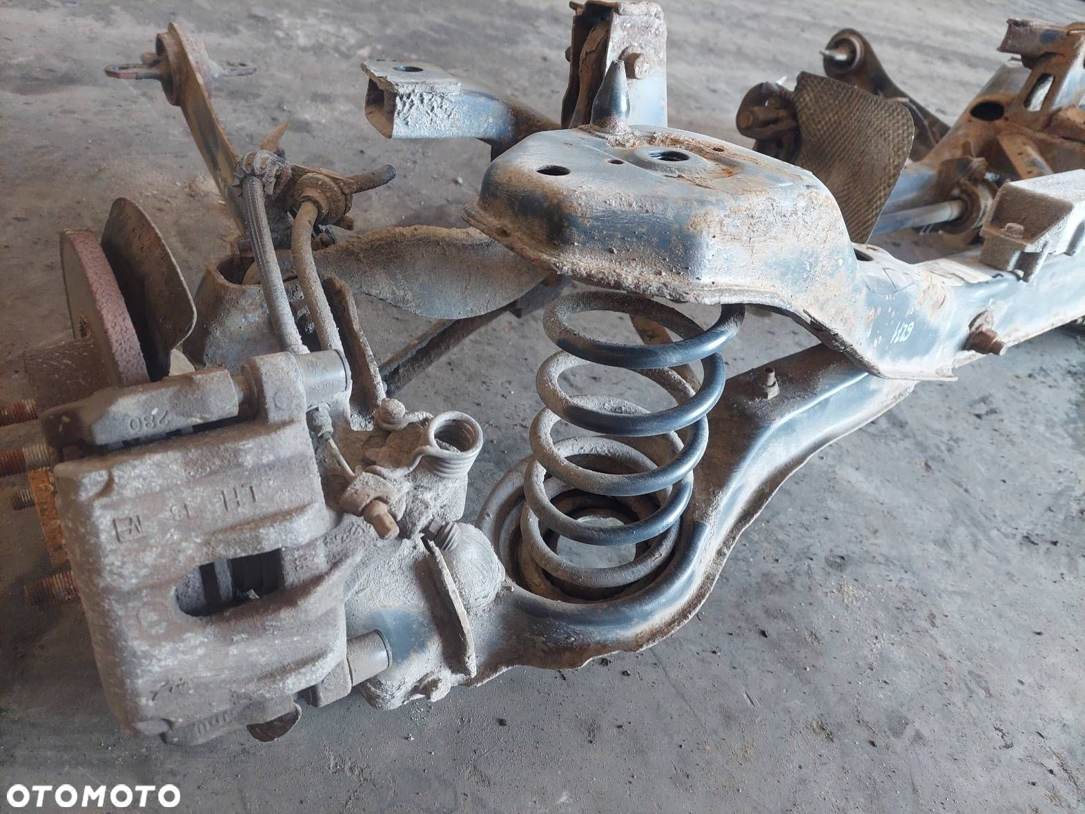 KOMPLETNE ZAWIESZENIE BELKA SANKI TYŁ VOLVO V50 I - 5