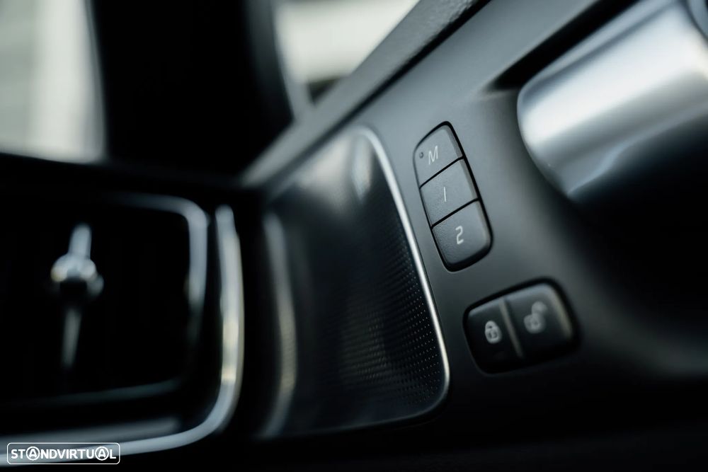 Volvo S60 T8 Recharge AWD Ultimate Dark - 25