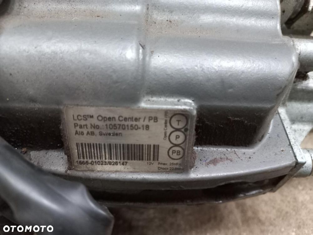 ROZDZIELACZ jojstick,konsola,adaptacja,EasyDrive LCS,claas,quick,valtra,open center PB,10570150-18,5101067,5101115,5101106. - 3