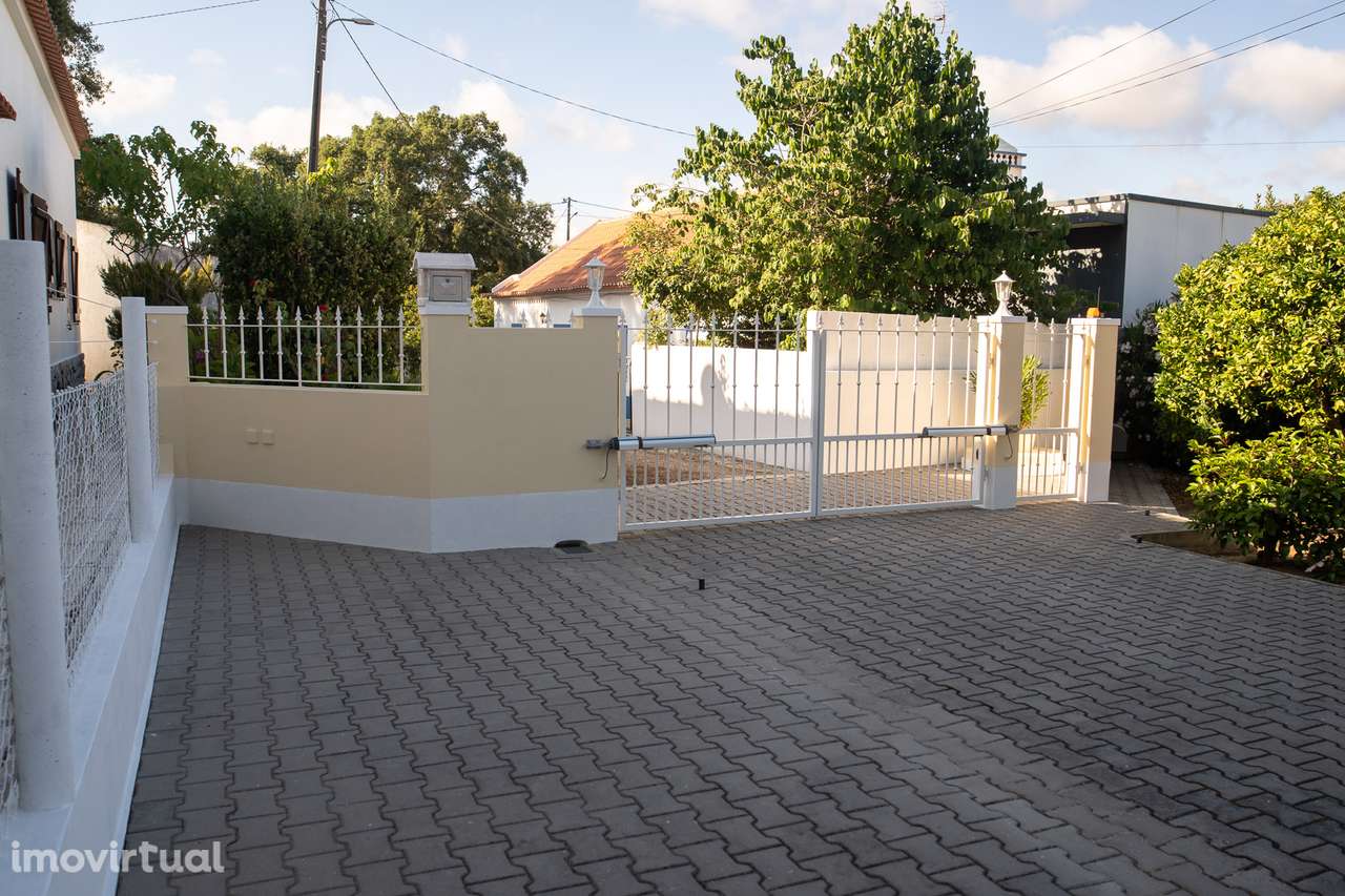 Oportunidade única Vale Verde, Terreno c/ 2 moradias a 10m das praias! - Grande imagem: 4/53