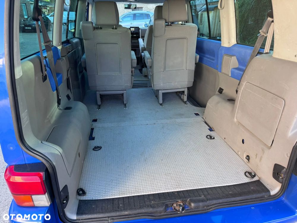 Volkswagen Multivan - 10