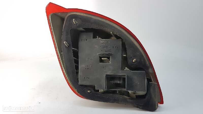 FAROLIM TRASEIRO DIREITO FORD FIESTA BERLINA (DX) TREND - 2