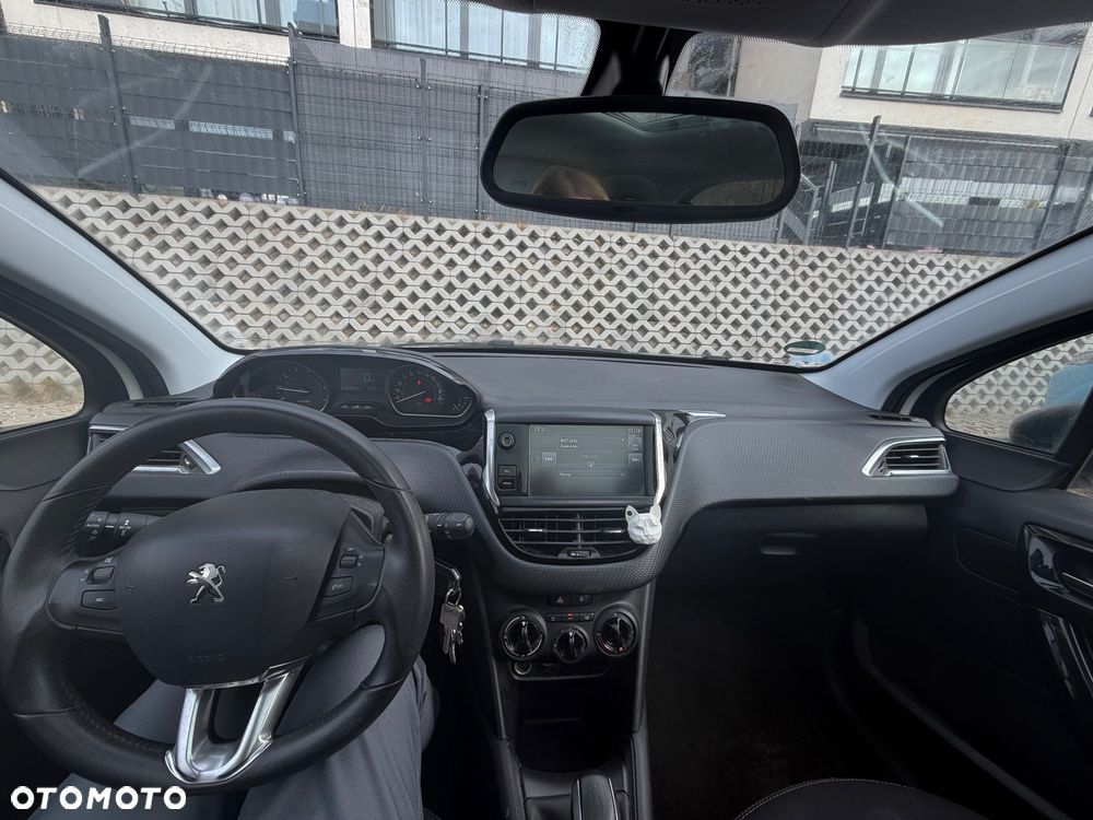 Peugeot 208 1.2 PureTech Style - 6