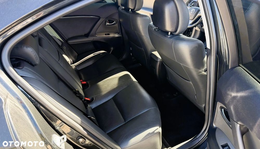 Toyota Avensis 2.0 D-4D Premium - 19