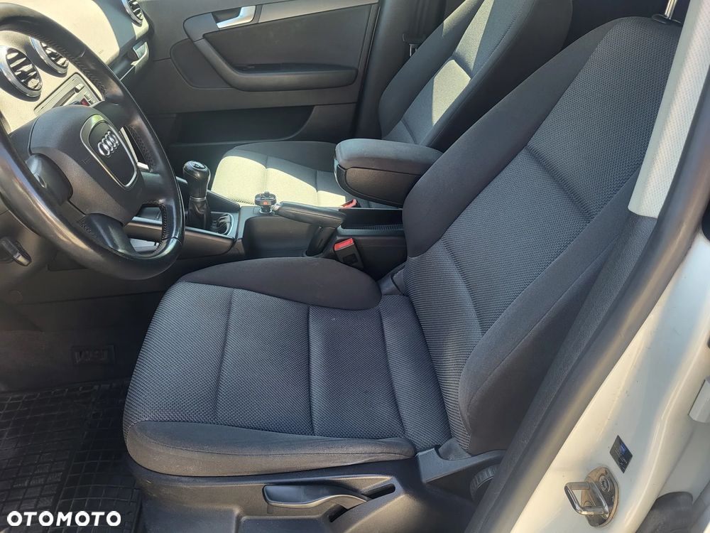 Audi A3 Sportback 1.6 TDI DPF Ambiente - 9