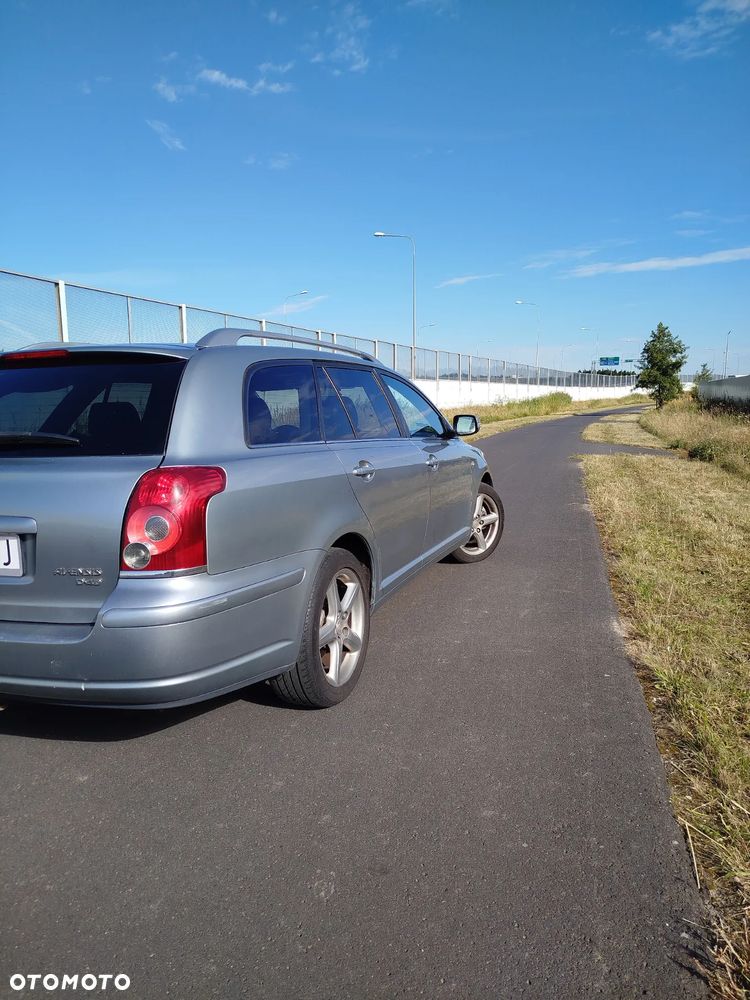 Toyota Avensis 2.2 D-CAT Combi Sol - 4