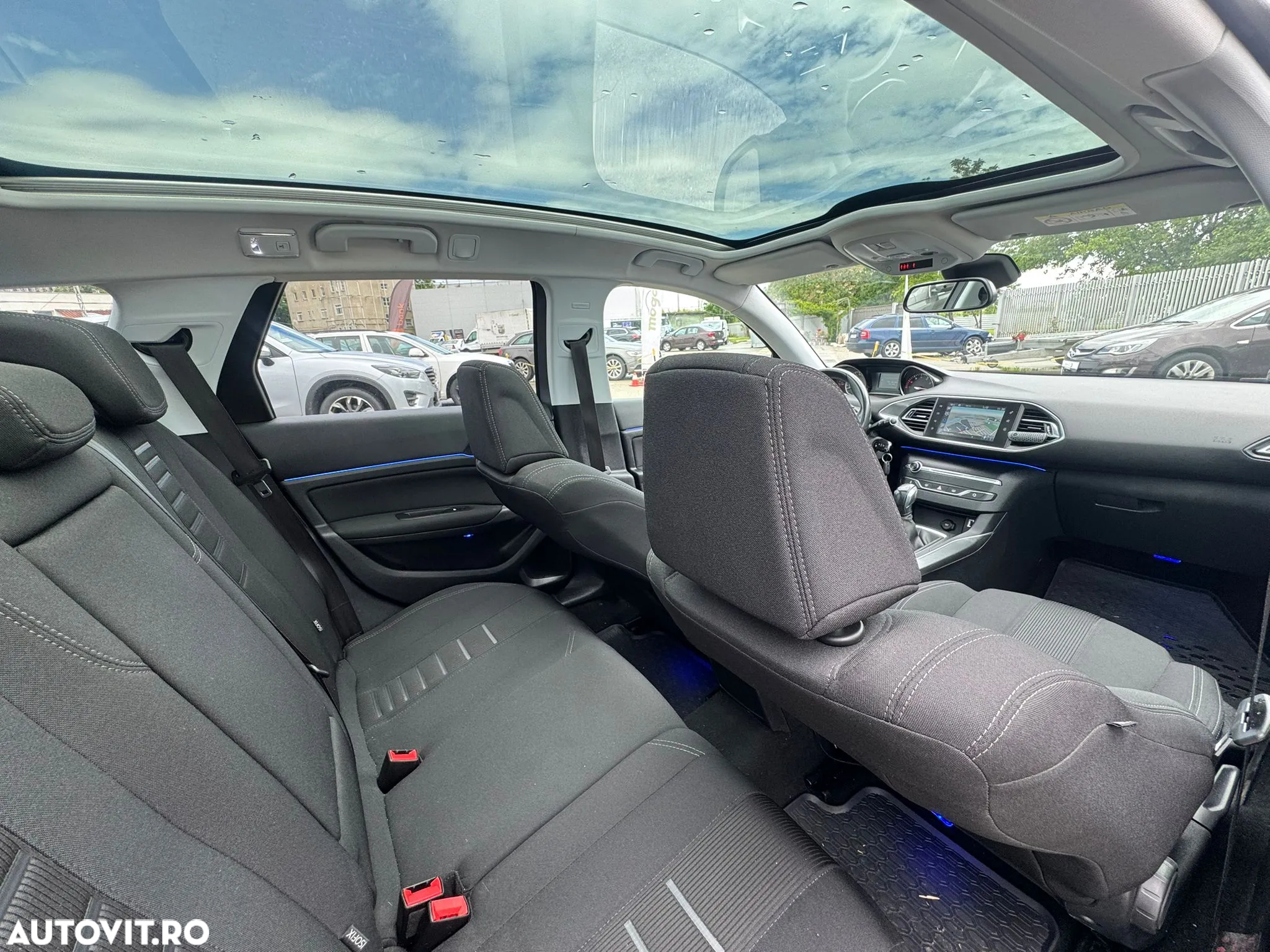 Peugeot 308 1.2 L PureTech Turbo Allure - 10