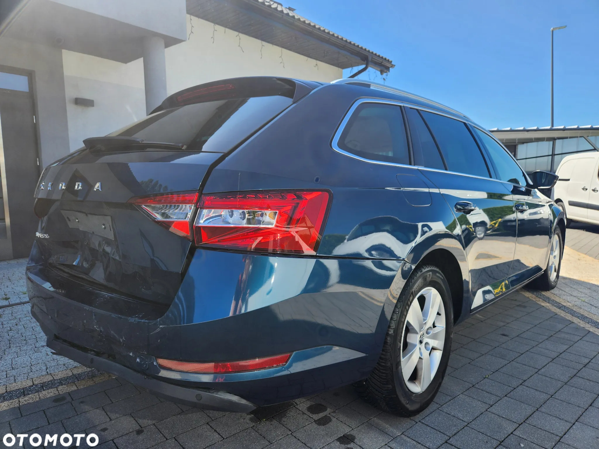 Skoda Superb 2.0 TDI DSG Premium Edition - 9