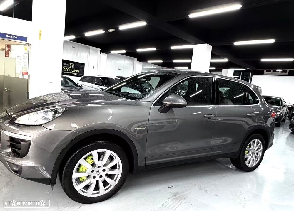 Porsche Cayenne S - 2