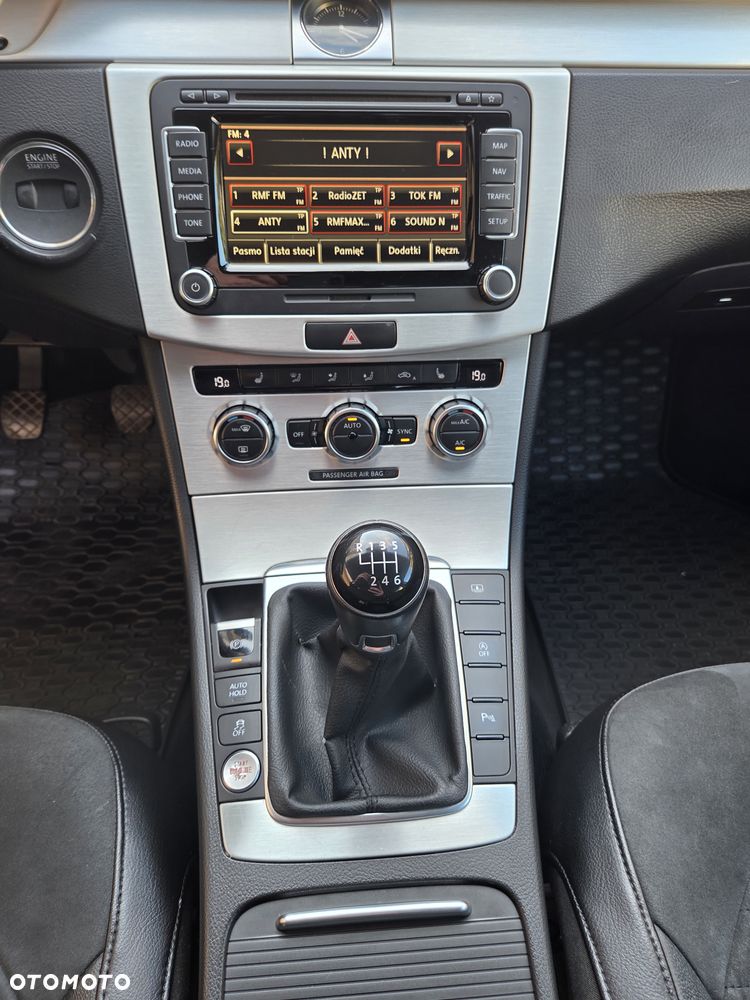 Volkswagen Passat - 22