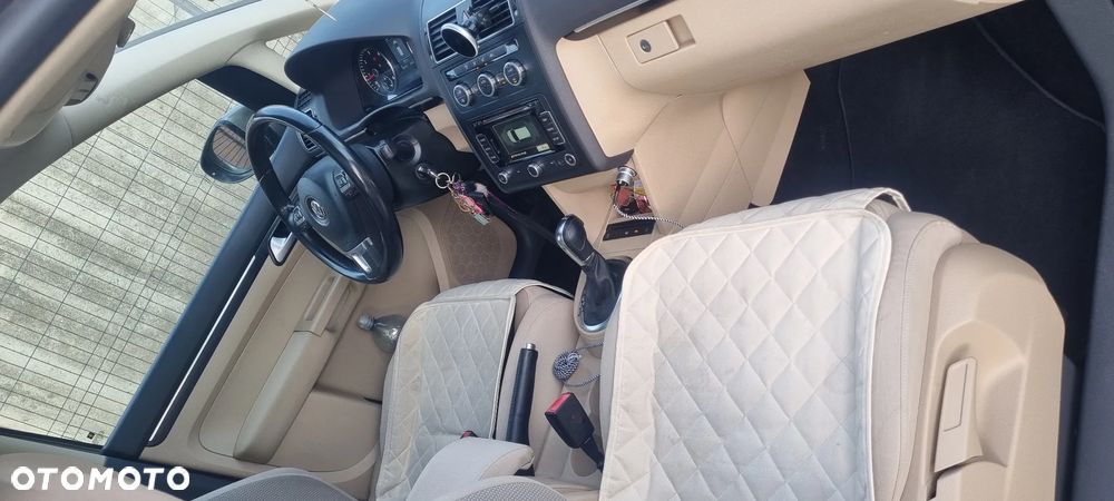 Volkswagen Touran 2.0 TDI DPF BlueMotion Technology DSG Highline - 3