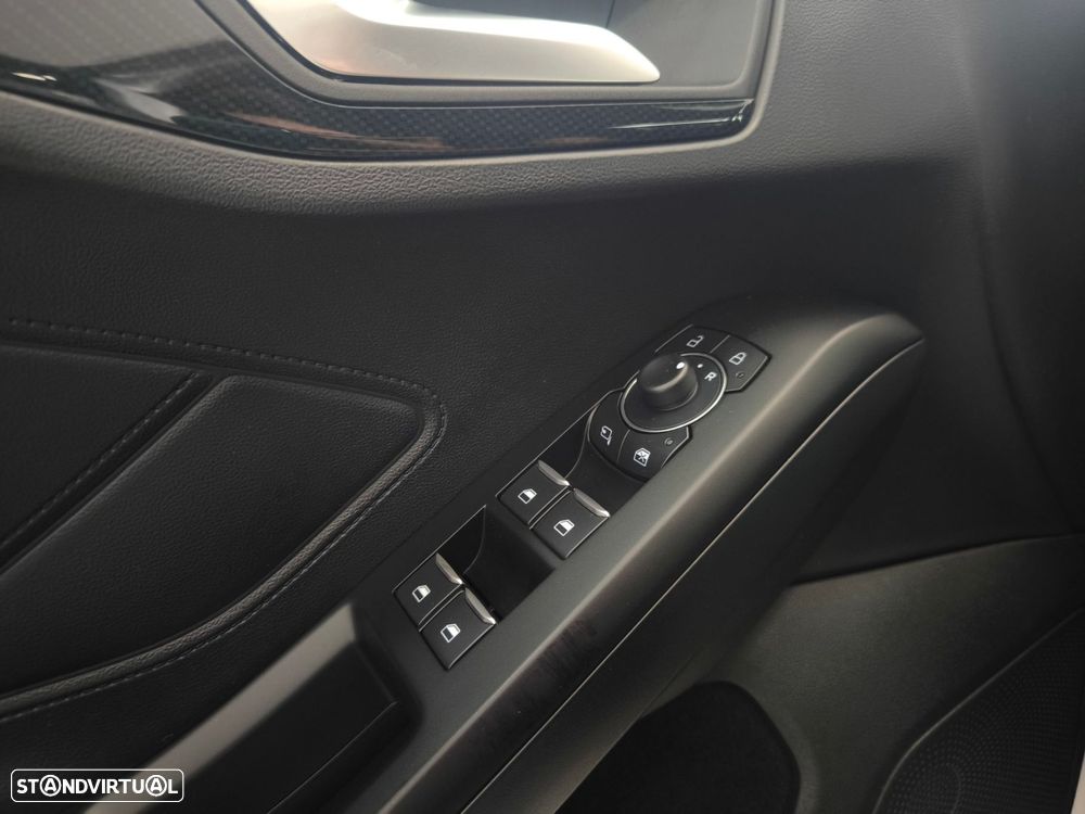 Ford Focus 1.0 EcoBoost MHEV ST-Line - 22