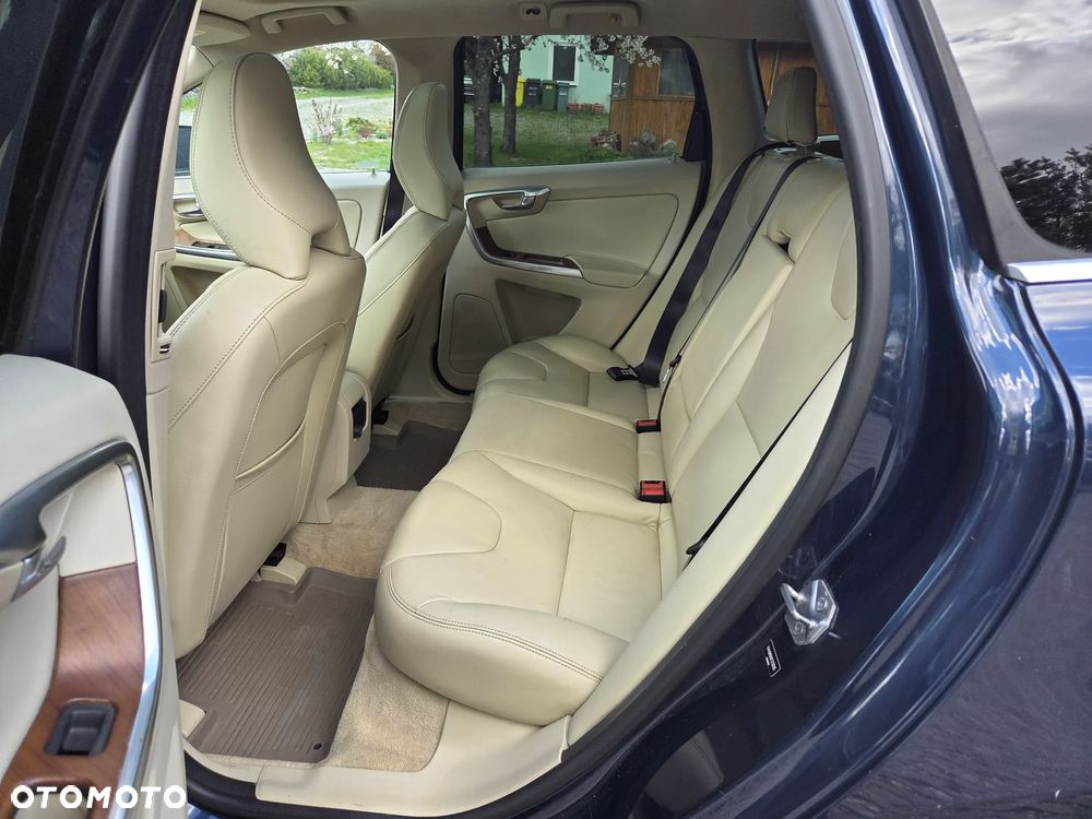 Volvo XC 60 T5 Drive-E Momentum - 11