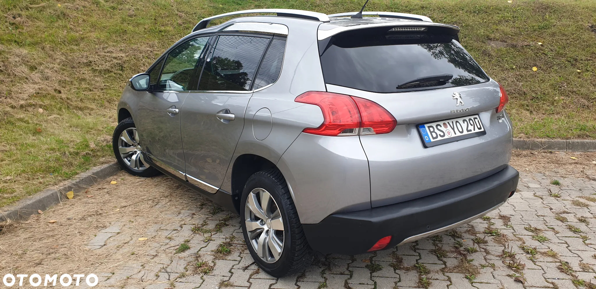 Peugeot 2008 1.6 e-HDi Allure S&S - 14