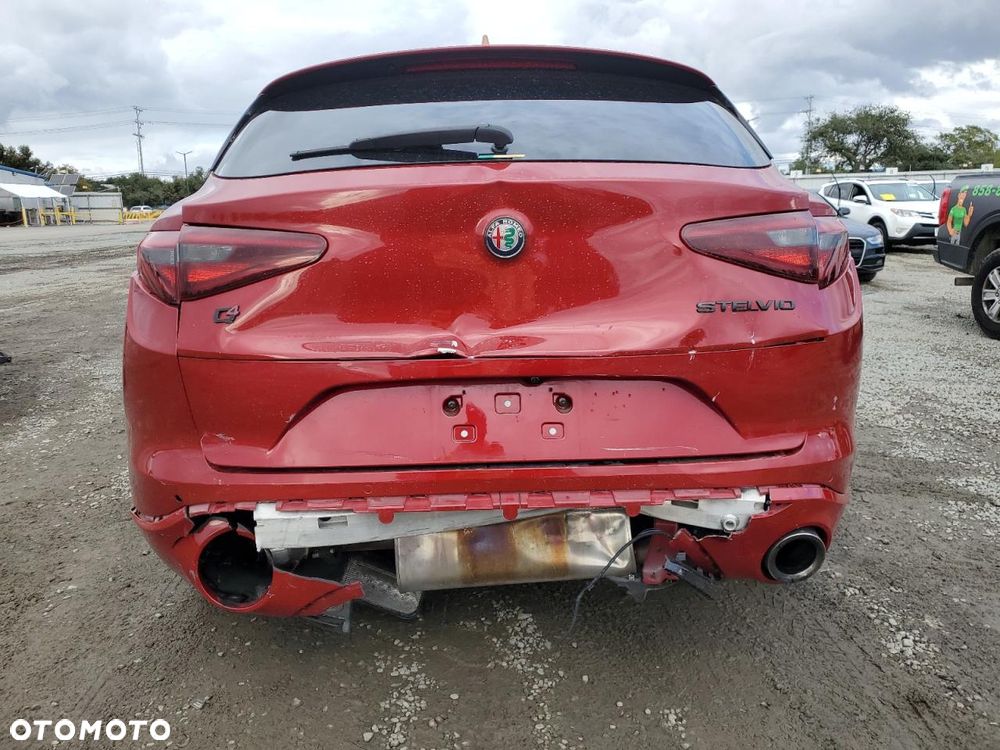 Alfa Romeo Stelvio 2.0 Turbo 16V AT8-Q4 Veloce Ti - 10