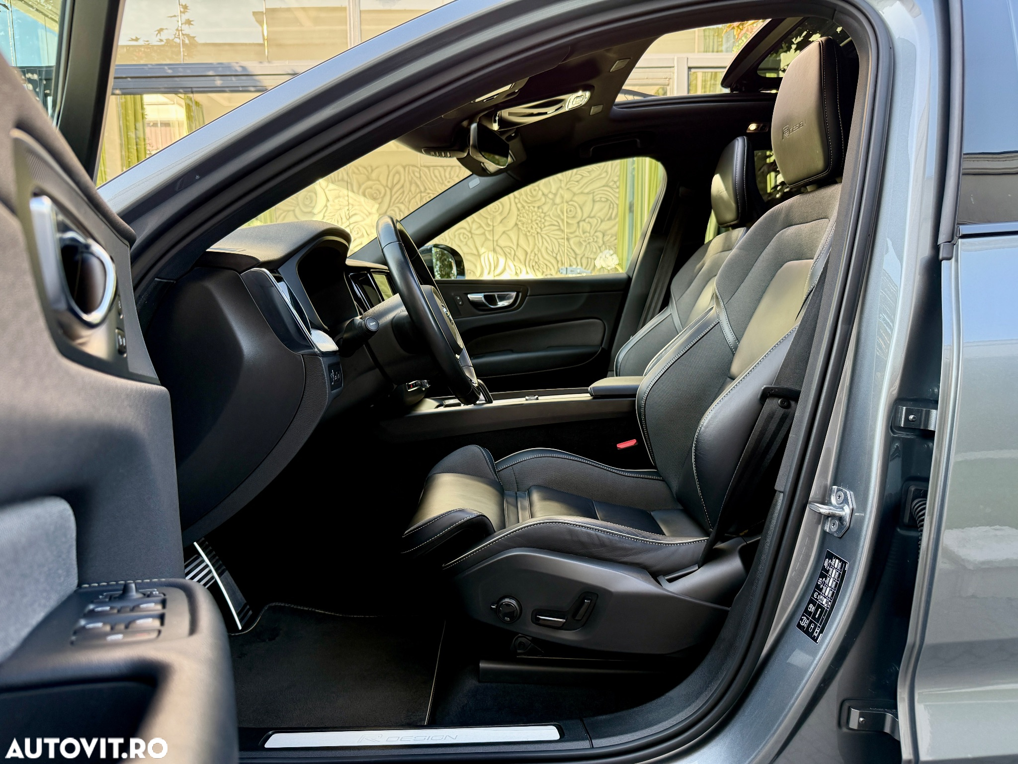 Volvo XC 60 Recharge T8 Twin Engine eAWD R-Design - 10