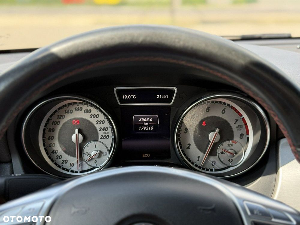 Mercedes-Benz CLA 180 AMG Line - 26