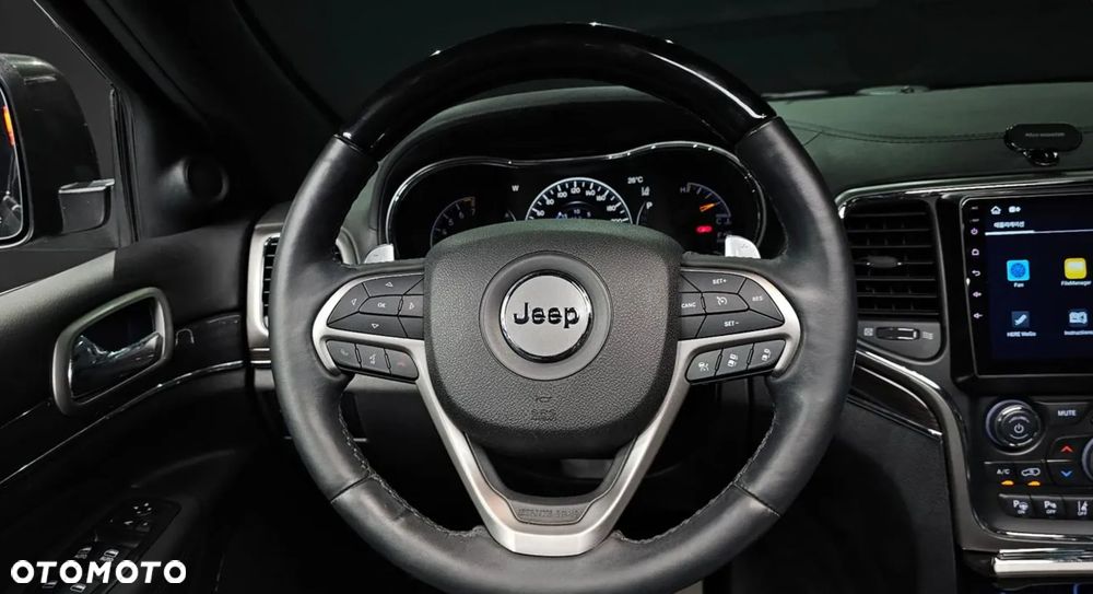 Jeep Grand Cherokee - 12