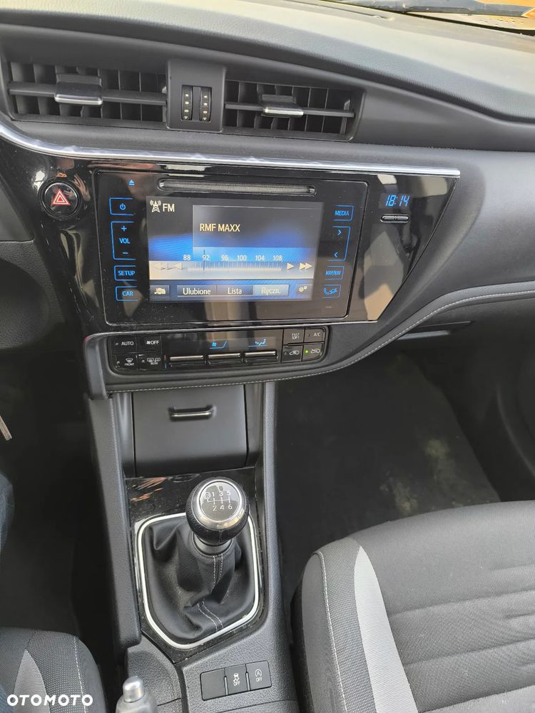 Toyota Auris 1.6 D-4D Design Edition - 24