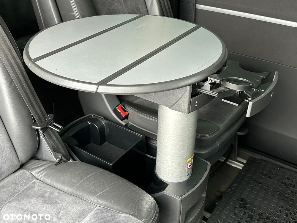 Volkswagen Multivan - 33