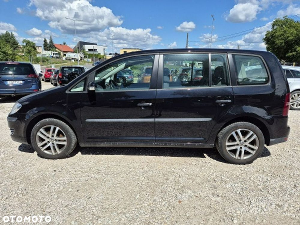 Volkswagen Touran - 11