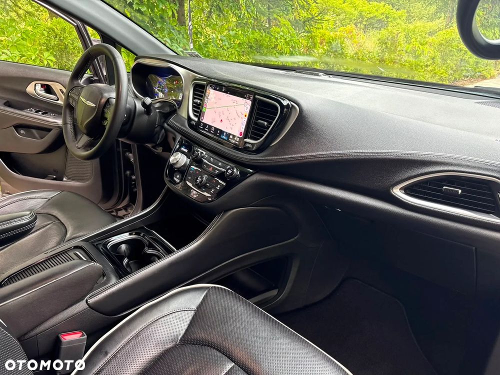 Chrysler Pacifica - 22