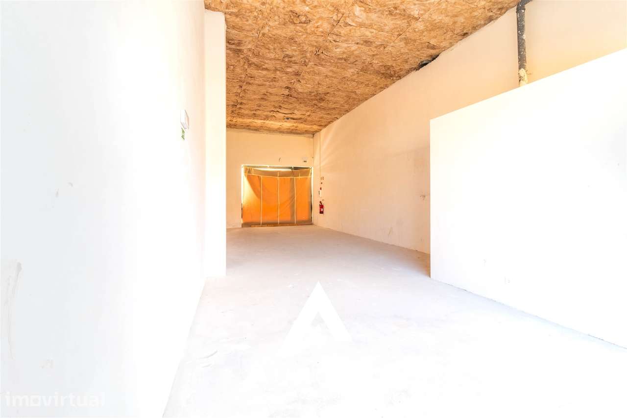Loja para venda 227.4m2 área bruta centro da cidade de Espinho - Grande imagem: 2/5