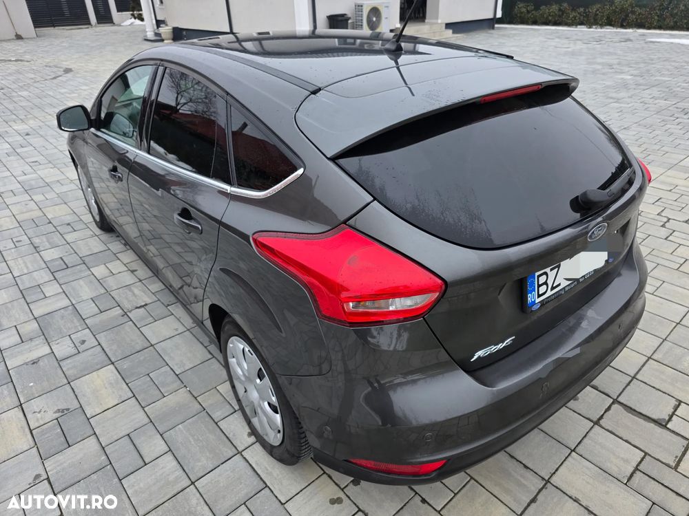 Ford Focus 1.5 TDCi Powershift Titanium - 9