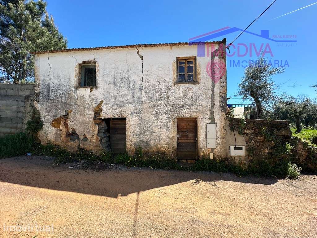 Casa de campo com água e luz, para reconstruir - Grande imagem: 4/33